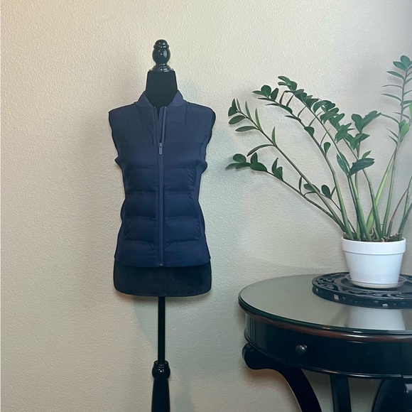 Lululemon Down & Around Vest - Picture 3 of 10